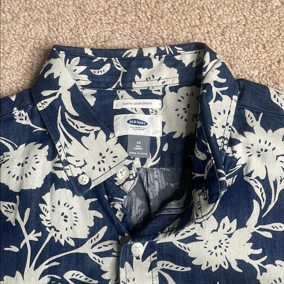 Old Navy Blue and White Floral Casual Button Down Shirt - Picture 2 of 4